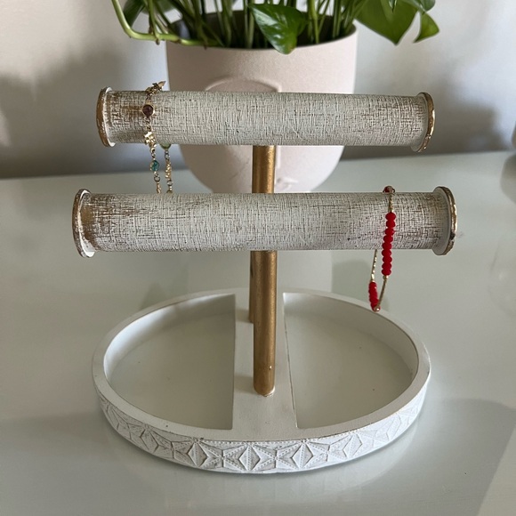 Nicole Miller Jewelry Stand - Picture 2 of 5